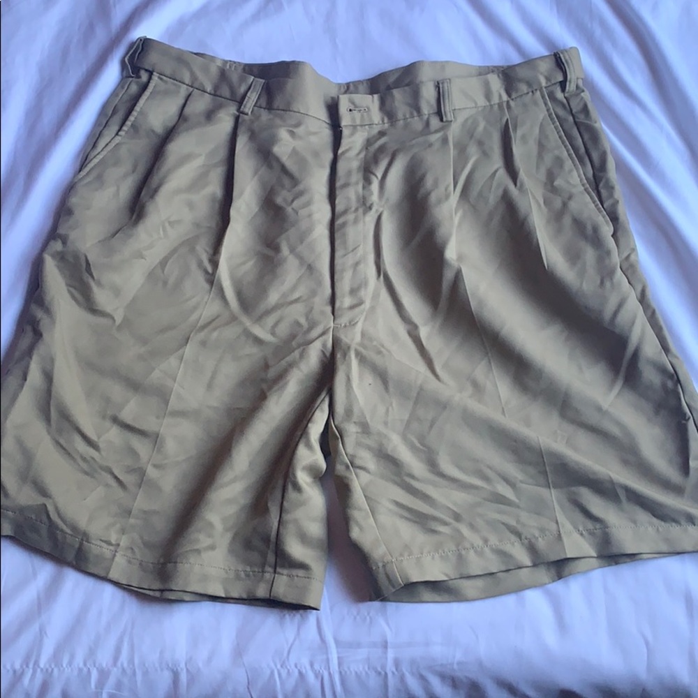 Men’s tan shorts
